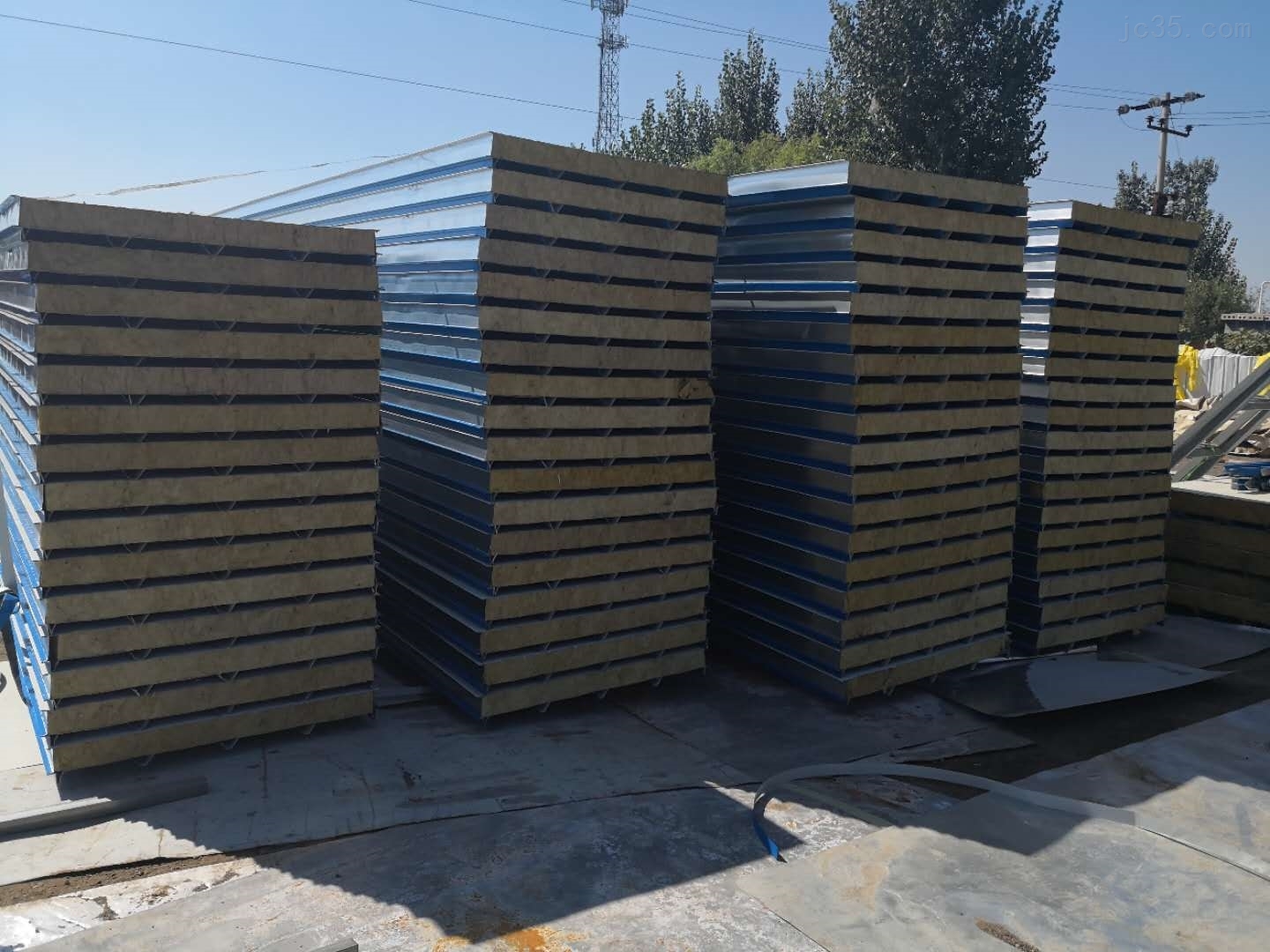 衡水岩棉彩钢复合板厂家